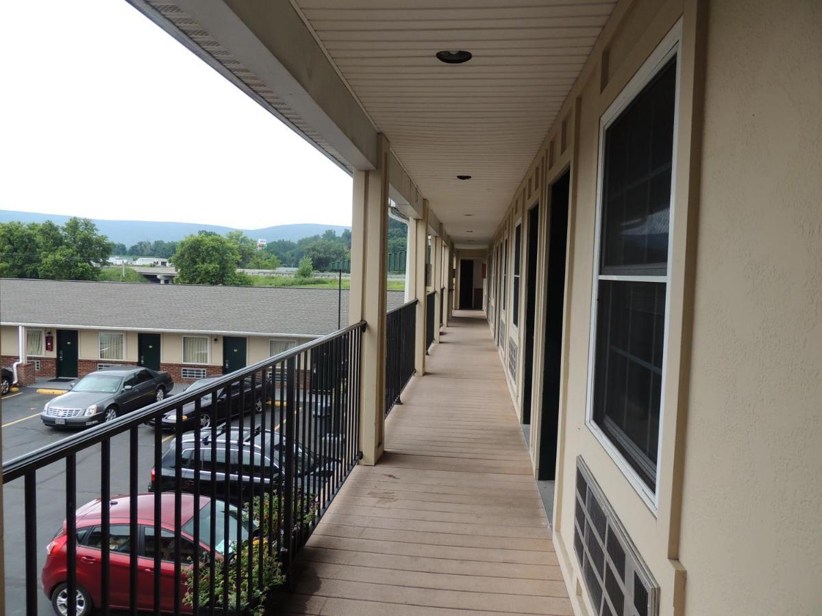 Super 8 By Wyndham Mifflinville Near Bloomsburg Exterior foto